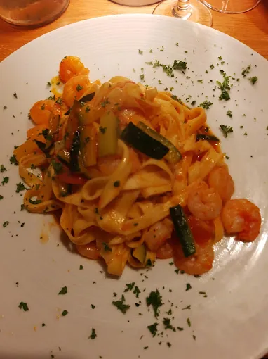 Tagliatelle mit Garnelen und Zucchini